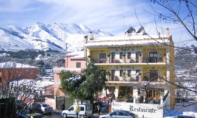 Castell de Castells Hotel | Hotel Rural Serrella