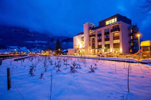 Meiringen Hotel | Hotel Sherlock Holmes & Restaurant "200 m Gondola to Hasliberg Ski"