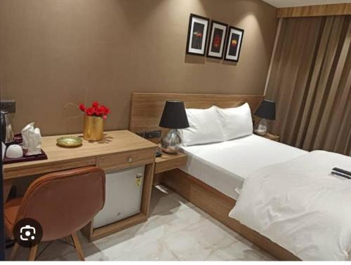 Rohini Hotel | Hotel Shine Inn Couple Friendly M2k Cinema Rohini