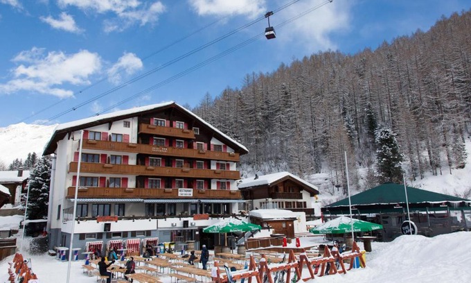 Saas-Fee Hotel | Hotel THE LARIX ski-in ski-out