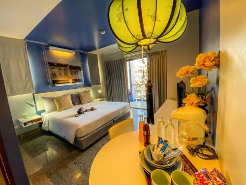Talat Nuea House | Hotel with Balcony in PhuketTown