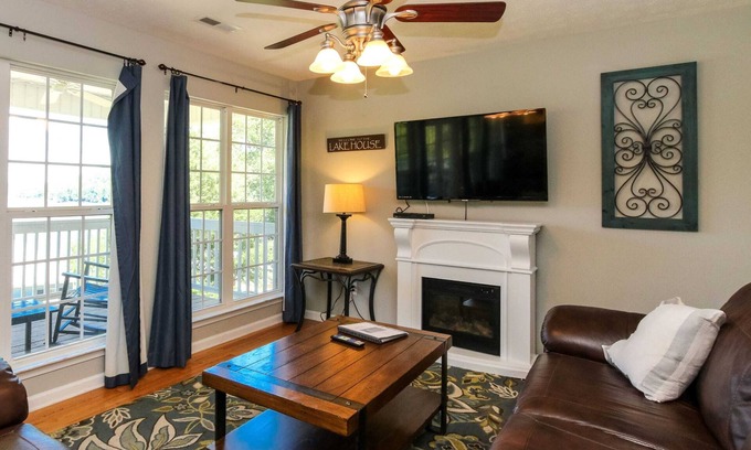 Leesburg House | House #16 - Weiss Decision - (No pets) Lake View