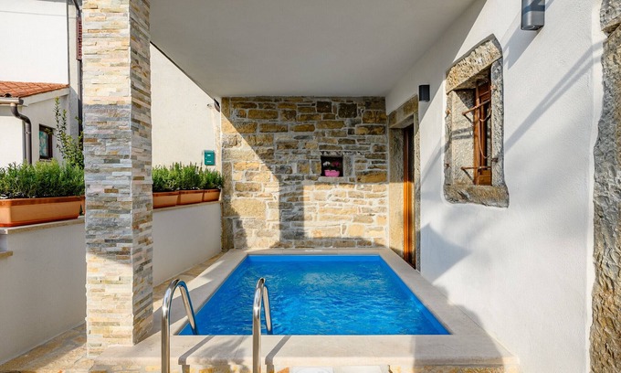 Groznjan Ski Chalet | House Casa Piccola Leona with pool in Istria