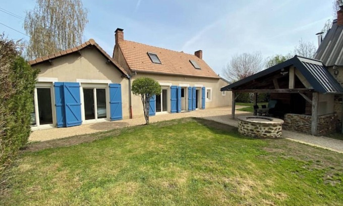 Arnage House | House close to circuit/garage, parking, garden