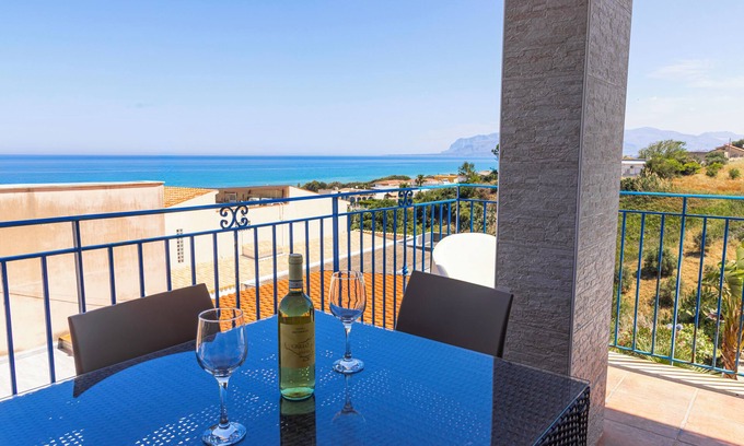 Alcamo Marina House | HOUSE IN A TYPICAL VILLA 200 METERS FROM THE SEA WIFI CAR RENTAL
