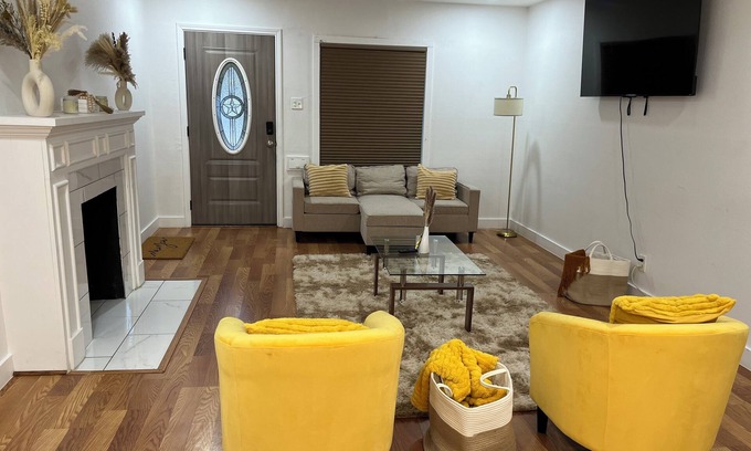 Cedar Crest House | House of Treasure, a stylish property located 8 minute from Downtown Dallas.