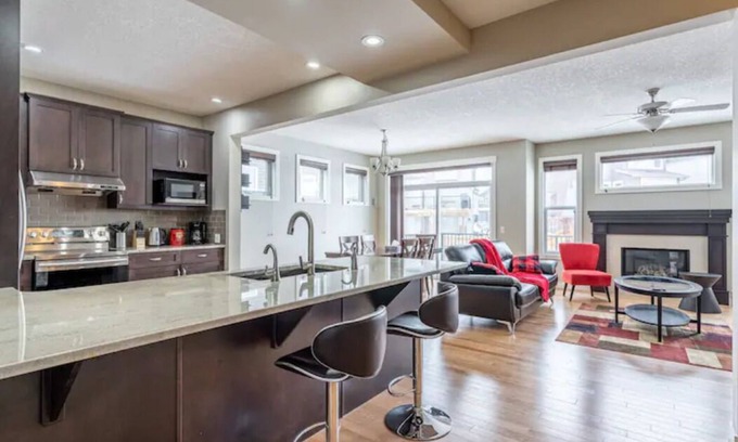 Northwest Calgary House | House on a Hill: 3Bdrm with Private Playground & New Appliances