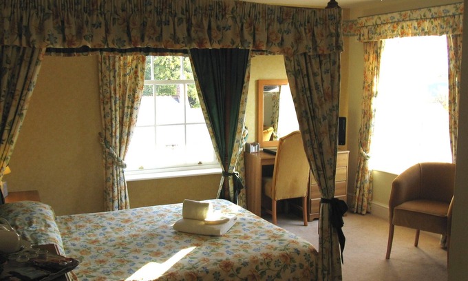Minehead Apartment | House - Sleeps 6 & Paid off Site Parking Available