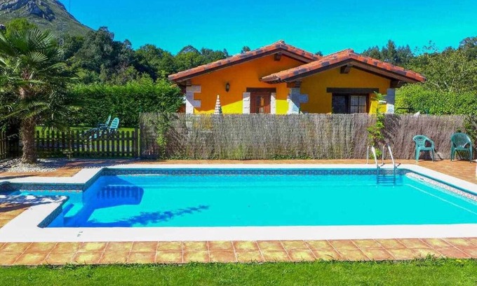 La Portilla Apartment | House with private garden and barbecue, pets are allowed, shared pool