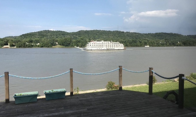 Dover House | House with private boat dock and beautiful scenic view on the Ohio River