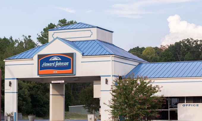 Commerce Hotel | Howard Johnson by Wyndham Commerce GA