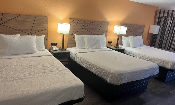 Malden Hotel | Howard Johnson by Wyndham Malden Boston Area