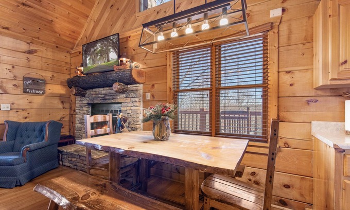 Gatlinburg - Pigeon Forge Cabin | Huckleberry Ridge
