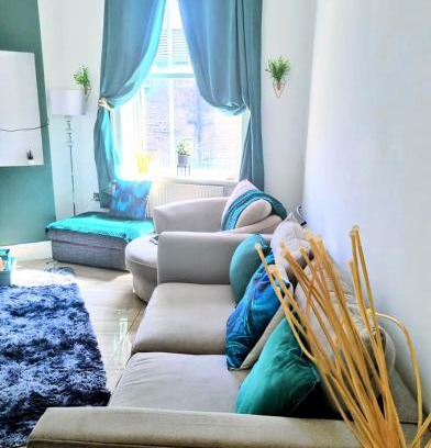 Huddersfield House | Huddersfield Town Canal Retreat pet friendly