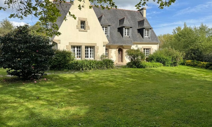 Clohars-Fouesnant House | Huge Breton House in the middle of the garden. A bike trail to go to beach