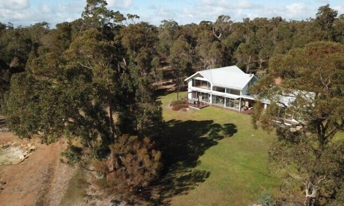 Metricup House | Hundred Acre Woodland Retreat - Nestled on 100 acres of serene land - Metricup