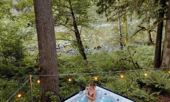 Skykomish Cabin | Hunts Hut: spa, riverfront view, generator, 15mi to ski hill!