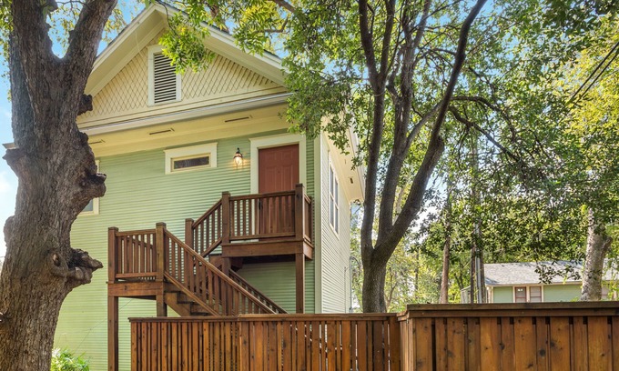 Hyde Park Apartment | Hyde Park Historic District - Close To Everything Austin Has To Offer!