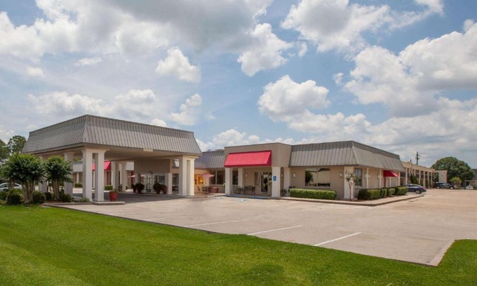 New Iberia Hotel | Iberia House & Suites