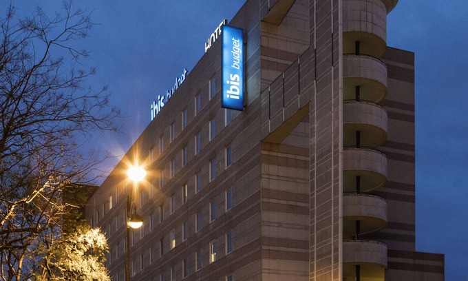 Quartier des Grandes-Carrieres Hotel | ibis budget Paris Porte de Montmartre