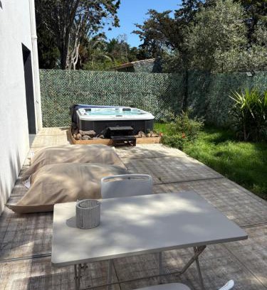 Le Grau-dʼAgde Apartment | Ibiza and Spa