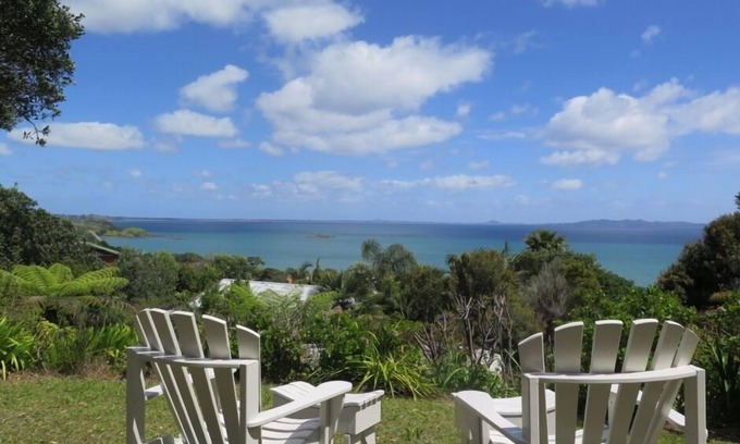 Coopers Beach House | ICONIC KIWI BACH WITH GLORIOUS SEA VIEWS