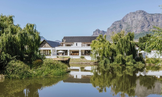 Klapmuts Villa | Iconic six bedroom all ensuite villa in the tranquil Cape Winelands