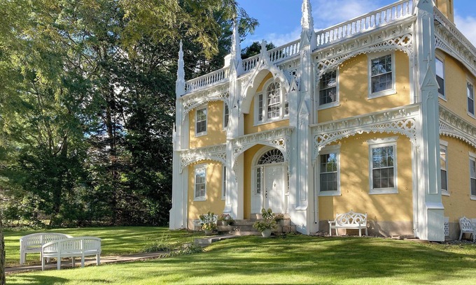 Kennebunk House | Iconic Wedding Cake House