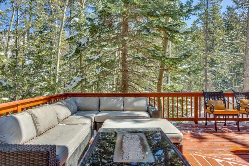 Idaho Springs House | Idaho Springs Cabin with Hot Tub on Half Acre!