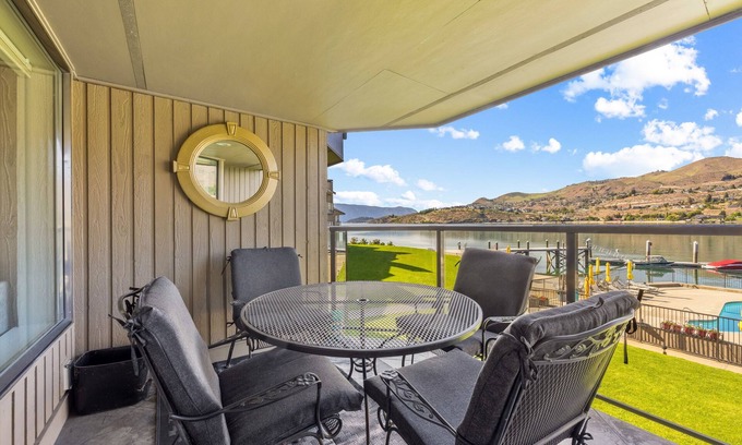 Chelan House | Ideal lakefront condo w/shared pool/hot tub, shared dock, & high-speed WiFi