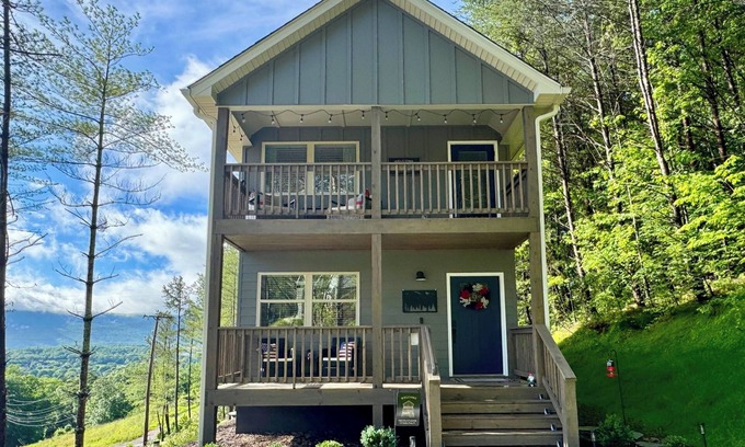 Lookout Valley Neighborhood Association House | Ideal Location & Mountain Views: Chattanooga Home!