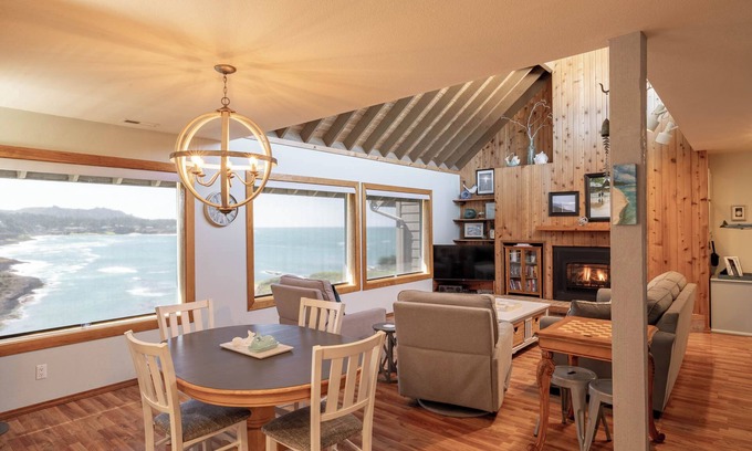 Depoe Bay Condo | Idyllic Coastal Haven - Whale Watch in Depoe Bay!