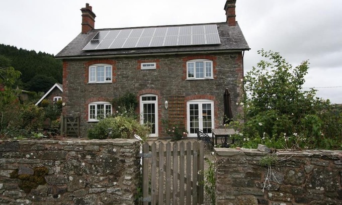 Bishops Castle House | Idyllic Luxury Rural Farmhouse