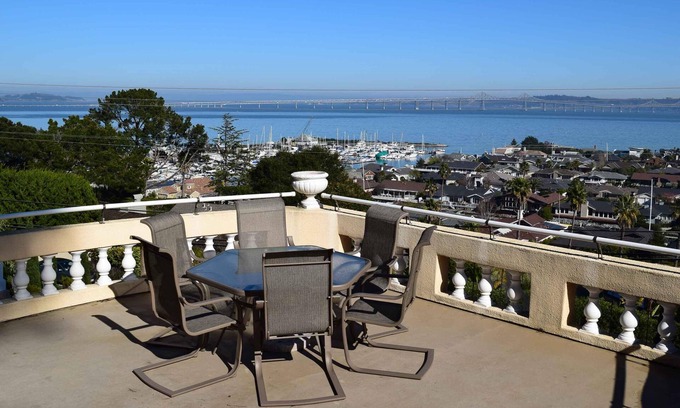 Tiburon House | Idyllic Private Villa with Stunning S.F. Bay and Yacht Harbor View
