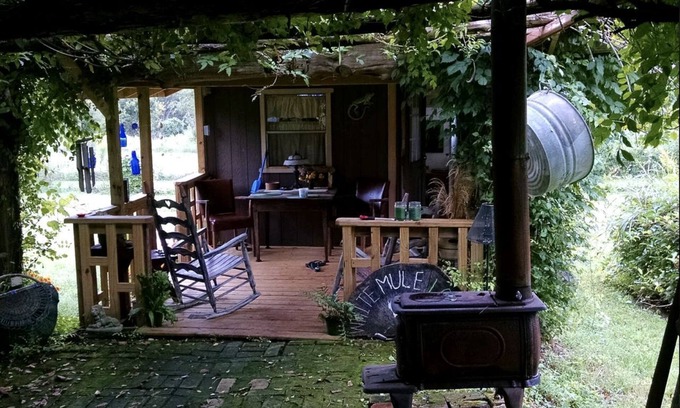 Sparta Cabin | Idyllic Tiny House Rental on a Peaceful Farm in Middle Tennessee