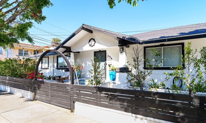 Alamitos Beach House | Immaculate 3BDR Bungalow | 5-Min Walk to Beach!