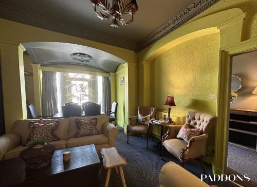 Tavistock Apartment | Impressive 3 bedroom town centre apartment Tavistock, DEVON