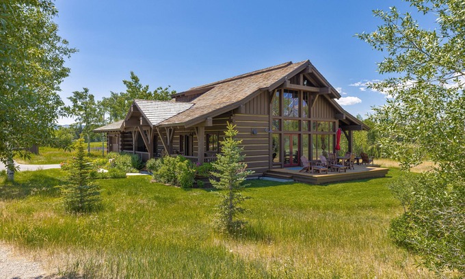 Jackson Hole House | Impressive mtn-view home near national parks with deck, fireplace, & streaming