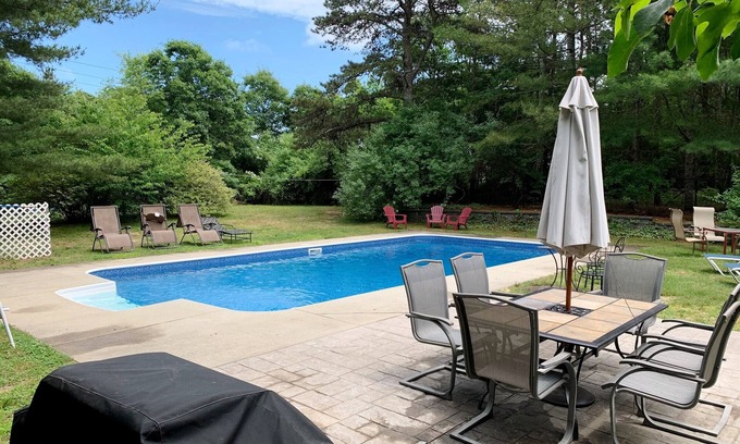East Falmouth House | In Ground Pool, A/C, 4+BR, 3BA, Wifi, Game Room. Sleeps 10-12, strong wifi