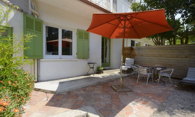 Ensues-la-Redonne Apartment | In the hollow of a cove, facing Marseille and its islands