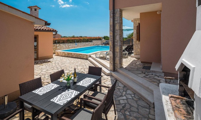 Orihi House | In the small Istrian village Orihi stands this beautiful vacation home with pool.