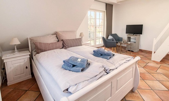 Gulde Apartment | In this beautiful junior suite, certified with 3 stars by the DTV, for two people is a bedroom with double bed (140x200 cm), a kitchen and a balcony overlooking the countryside.