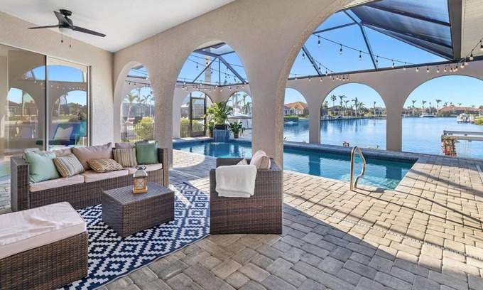 Punta Gorda House | 🥇 Incredible 2bd villa overlooking the canal (CH977)