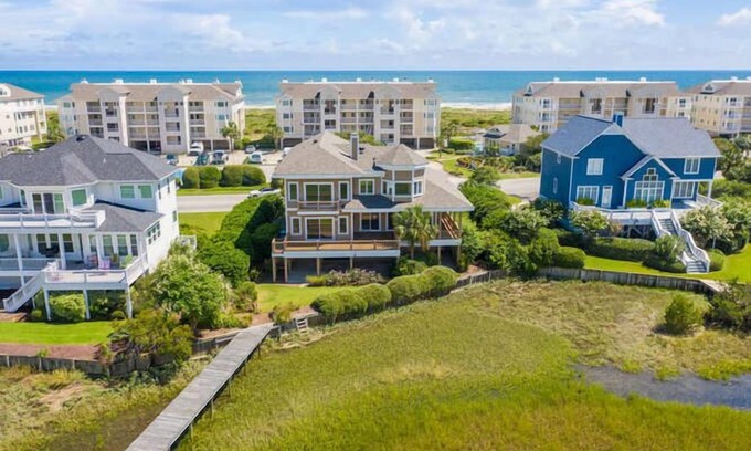 Shell Island House | Incredible Views! Spacious 4br/4.5ba waterfront home including private dock!