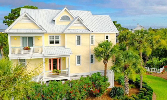 Beachwalk House | Incredible Water Views and Golf Cart