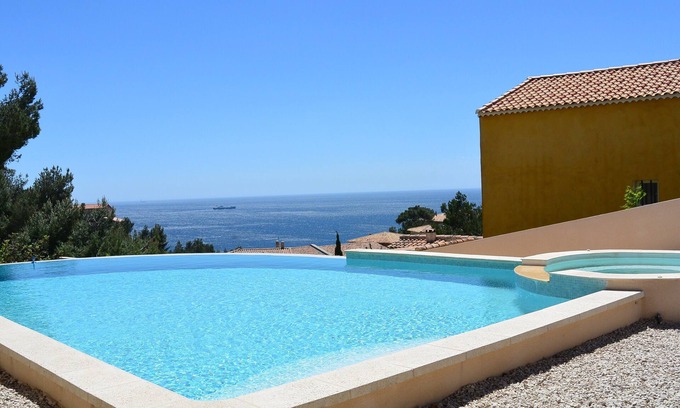 Ensues-la-Redonne Apartment | Independent T1 in villa with pool/spa sea-Restores the Ensues