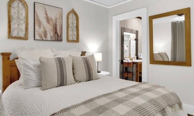 Fort Payne Apartment | Industrial Apartment #1 Queen Studio