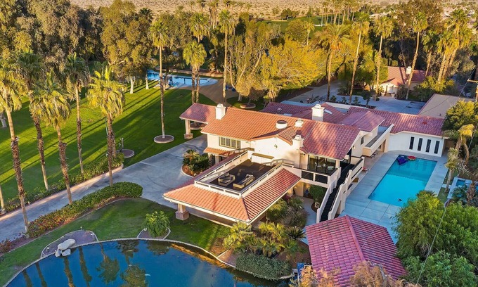 Palm Desert House | Inquire Amazing Coachella deals on huge Estate. 23 beds!2 pools,spas,tennis,pond