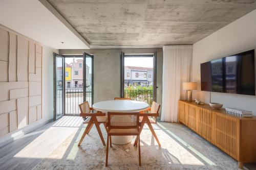 Aveiro Apartment | Inside Canal