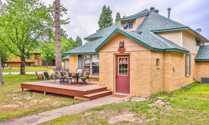 Eagle River House | Interlaken Cottage